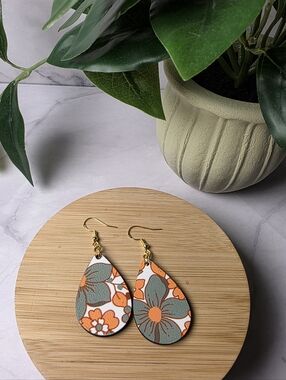 Retro Floral Wooden Teardrop Earrings